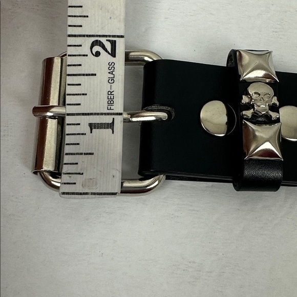 Hot Topic Skulls & Crossbones Three Row Pyramid Stud Belt Sz S main image 9